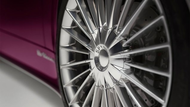 Detalhe da roda de liga leve de 19 polegadas | <a href="https://beta-develop.quatrorodas.abril.com.br/noticias/fabricantes/conceito-spyker-b6-venator-spyder-mostrado-pebble-beach-750325.shtml" rel="migration">Leia mais!</a> Detalhe da roda de liga leve de 19 polegadas | <a href="https://beta-develop.quatrorodas.abril.com.br/noticias/fabricantes/conceito-spyker-b6-venator-spyder-mostrado-pebble-beach-750325.shtml" rel="migration">Leia mais!</a>