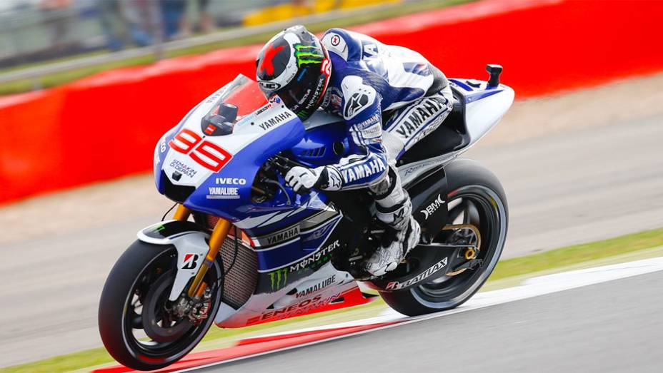 Jorge Lorenzo ficou em segundo neste sábado (31) | <a href="https://beta-develop.quatrorodas.abril.com.br/moto/noticias/motogp-marquez-garante-pole-silverstone-751994.shtml" rel="migration">Leia mais</a>