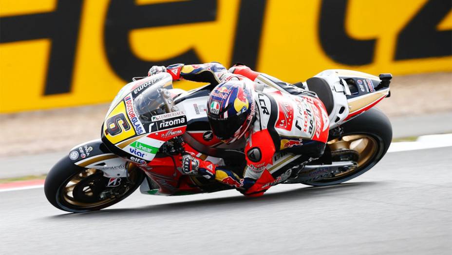 O alemão Stefan Bradl ficou com o quarto melhor tempo | <a href="https://beta-develop.quatrorodas.abril.com.br/moto/noticias/motogp-marquez-garante-pole-silverstone-751994.shtml" rel="migration">Leia mais</a>