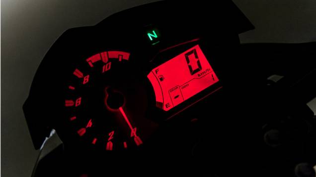 Ambas as versões apresentam painel completo, com mostrador digital e indicador de marcha | <a href="https://beta-develop.quatrorodas.abril.com.br/moto/noticias/yamaha-lanca-ys150-fazer-r-7-390-00-752066.shtml" rel="migration">Leia mais</a> Ambas as versões apresentam painel completo, com mostrador digital e indicador de marcha | <a href="https://beta-develop.quatrorodas.abril.com.br/moto/noticias/yamaha-lanca-ys150-fazer-r-7-390-00-752066.shtml" rel="migration">Leia mais</a>
