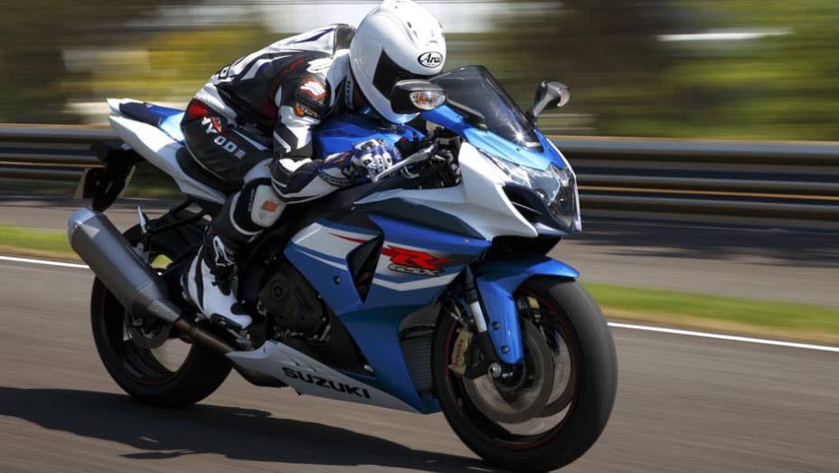 Nova superesportiva ser&aacute; apresentada no Sal&atilde;o Duas Rodas | <a href="https://beta-develop.quatrorodas.abril.com.br/moto/noticias/suzuki-lanca-gsx-r1000-2014-752224.shtml" rel="migration">Leia mais</a>