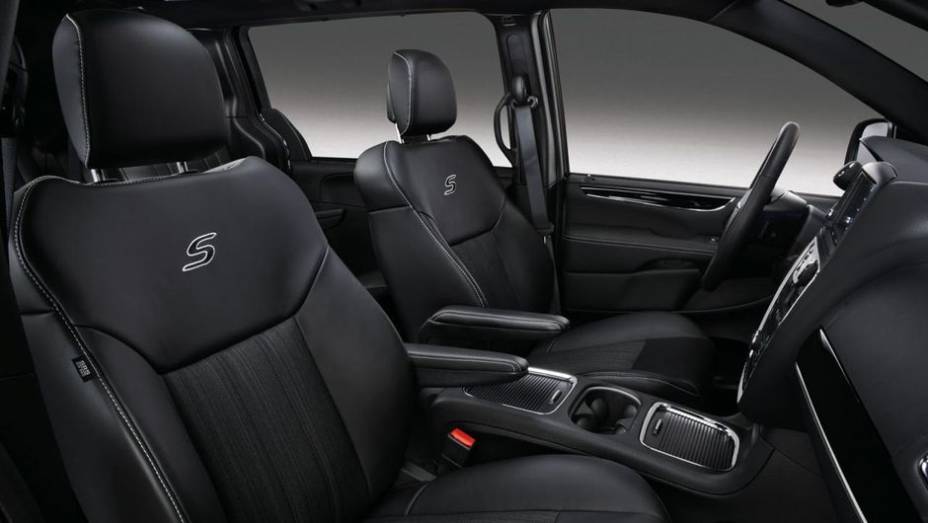 Duas op&ccedil;&otilde;es de motoriza&ccedil;&atilde;o est&atilde;o dispon&iacute;veis, as mesmas do modelo da Chrysler: 2.8 de quatro cilindros turbodiesel e 3.6 V6 Pentastar | <a href="https://beta-develop.quatrorodas.abril.com.br/saloes/frankfurt/2013/lancia-voyager-s-752166.shtml" rel="migration">Leia mais</a>