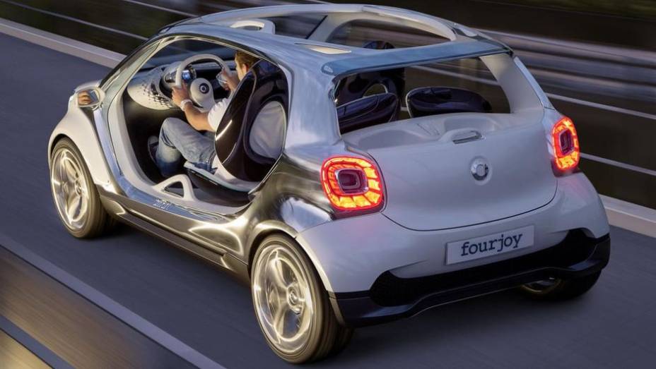O carro em quest&atilde;o &eacute; o smart ForJoy concept, carro-conceito com caracter&iacute;sticas inovadoras e que antecipa as pr&oacute;ximas gera&ccedil;&otilde;es de ForTwo e ForFour | <a href="https://beta-develop.quatrorodas.abril.com.br/saloes/frankfurt/2013/smart-forjoy-concept-752336.shtml" rel="migration">Leia mai</a>