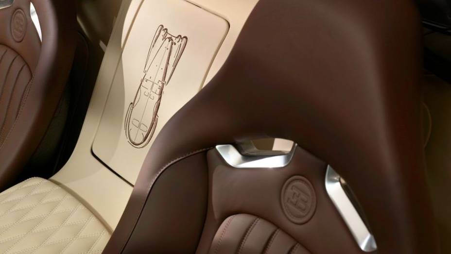 Velocidade máxima é de 408 km/h | <a href="https://beta-develop.quatrorodas.abril.com.br/saloes/frankfurt/2013/bugatti-veyron-16-4-grand-sport-vitesse-legend-edition-752978.shtml" rel="migration">Leia mais</a> Velocidade máxima é de 408 km/h | <a href="https://beta-develop.quatrorodas.abril.com.br/saloes/frankfurt/2013/bugatti-veyron-16-4-grand-sport-vitesse-legend-edition-752978.shtml" rel="migration">Leia mais</a>