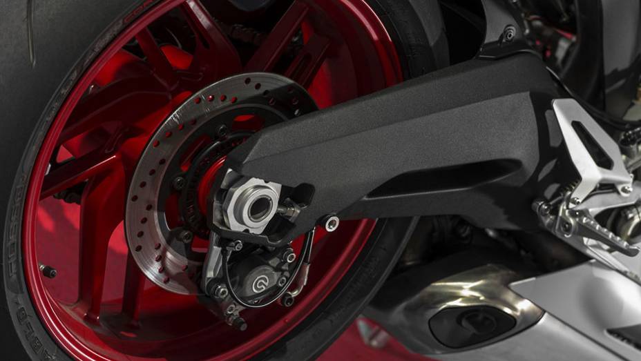 Detalhe do braço oscilante | <a href="https://beta-develop.quatrorodas.abril.com.br/moto/noticias/ducati-apresenta-899-panigale-frankfurt-753568.shtml" rel="migration">Leia mais</a>