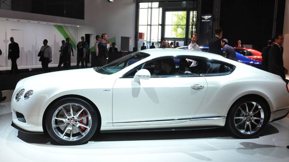 Bentley Continental GT V8 S | <a href="https://beta-develop.quatrorodas.abril.com.br/saloes/frankfurt/2013/bentley-continental-gt-v8-s-752161.shtml" rel="migration">Leia mais</a> Bentley Continental GT V8 S | <a href="https://beta-develop.quatrorodas.abril.com.br/saloes/frankfurt/2013/bentley-continental-gt-v8-s-752161.shtml" rel="migration">Leia mais</a>