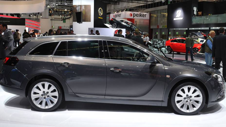 Opel Insignia Country Tourer | <a href="https://beta-develop.quatrorodas.abril.com.br/saloes/frankfurt/2013/opel-insignia-country-tourer-752099.shtml" rel="migration">Leia mais</a>