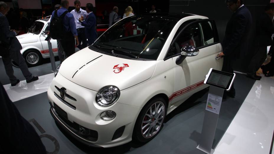 Abarth 595 50th Anniversary Edition | <a href="https://beta-develop.quatrorodas.abril.com.br/saloes/frankfurt/2013/abarth-595-50th-anniversary-edition-752139.shtml" rel="migration">Leia mais</a>