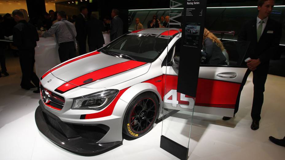 Mercedes-Benz CLA45 AMG Racing Series | <a href="https://beta-develop.quatrorodas.abril.com.br/saloes/frankfurt/2013/mercedes-benz-cla45-amg-racing-series-752346.shtml" rel="migration">Leia mais</a>