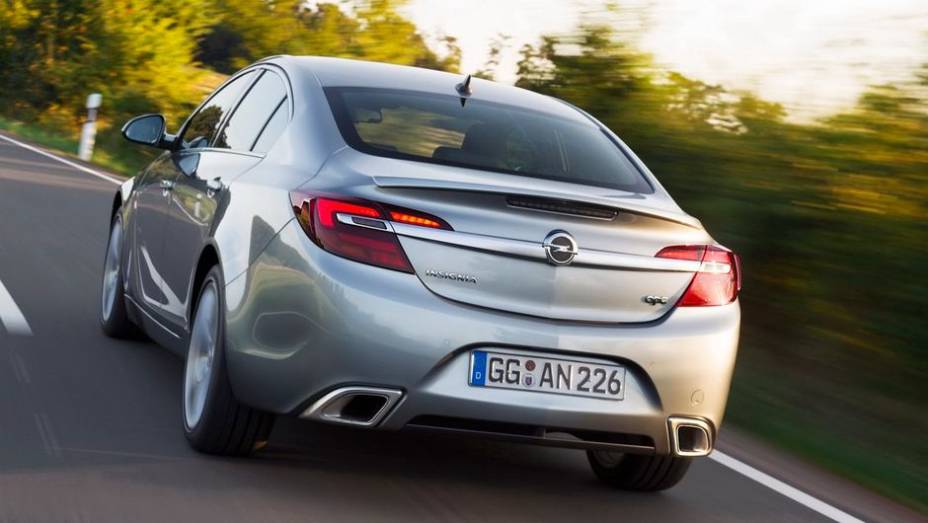 A fam&iacute;lia Insignia ganhou op&ccedil;&otilde;es de motoriza&ccedil;&atilde;o. Dois blocos movidos a gasolina, que entregam 168 e 246 cavalos de pot&ecirc;ncia, est&atilde;o dispon&iacute;veis, bem como o atualizado 2.0, agora oferecendo 138 cv | <a href="https://beta-develop.quatrorodas.abril.com.br/saloes/frankfurt" rel="migration"></a>