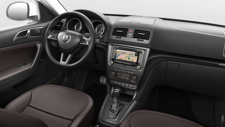 Por dentro, tamb&eacute;m houve modifica&ccedil;&otilde;es no volante, painel de instrumentos e foram introduzidas novas op&ccedil;&otilde;es de revestimento | <a href="https://beta-develop.quatrorodas.abril.com.br/saloes/frankfurt/2013/skoda-yeti-753464.shtml" rel="migration">Leia mais</a>