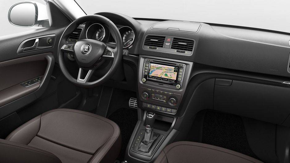 Por dentro, tamb&eacute;m houve modifica&ccedil;&otilde;es no volante, painel de instrumentos e foram introduzidas novas op&ccedil;&otilde;es de revestimento | <a href="https://beta-develop.quatrorodas.abril.com.br/saloes/frankfurt/2013/skoda-yeti-753464.shtml" rel="migration">Leia mais</a>