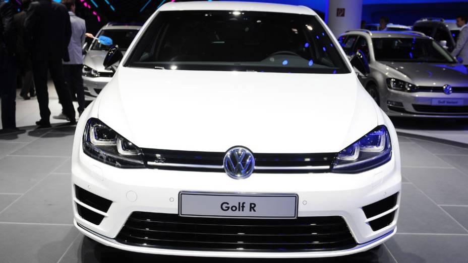 VW Golf R | <a href="https://beta-develop.quatrorodas.abril.com.br/saloes/frankfurt/2013/volkswagen-golf-r-752207.shtml" rel="migration">Leia mais</a>