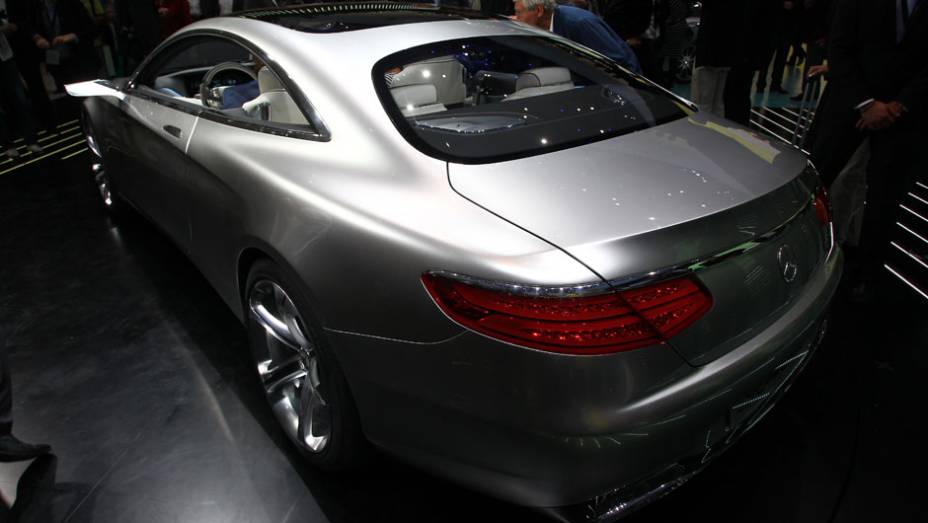 Mercedes-Benz Classe S Coup&eacute; | <a href="https://beta-develop.quatrorodas.abril.com.br/saloes/frankfurt/2013/mercedes-benz-classe-s-coupe-753066.shtml" rel="migration">Leia mais</a>