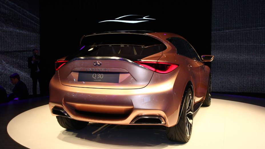 Infiniti Q30 concept | <a href="https://beta-develop.quatrorodas.abril.com.br/saloes/frankfurt/2013/infiniti-q30-concept-753091.shtml" rel="migration">Leia mais</a>