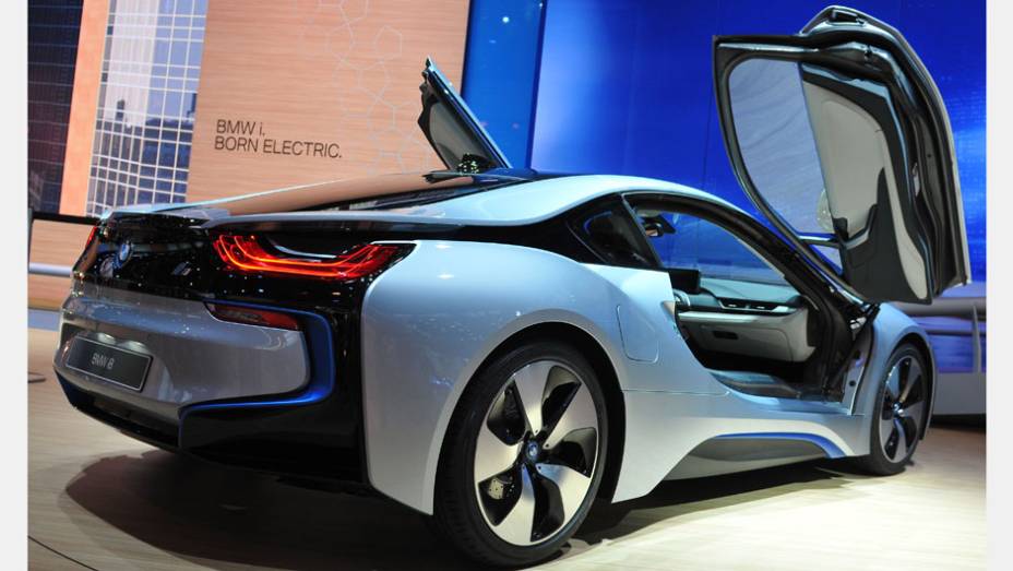 BMW i8 | <a href="https://beta-develop.quatrorodas.abril.com.br/saloes/frankfurt/2013/bmw-i8-752136.shtml" rel="migration">Leia mais</a>