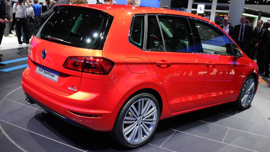 VW Golf Sportsvan Concept | <a href="https://beta-develop.quatrorodas.abril.com.br/saloes/frankfurt/2013/volkswagen-golf-sportsvan-concept-752994.shtml" rel="migration">Leia mais</a> VW Golf Sportsvan Concept | <a href="https://beta-develop.quatrorodas.abril.com.br/saloes/frankfurt/2013/volkswagen-golf-sportsvan-concept-752994.shtml" rel="migration">Leia mais</a>
