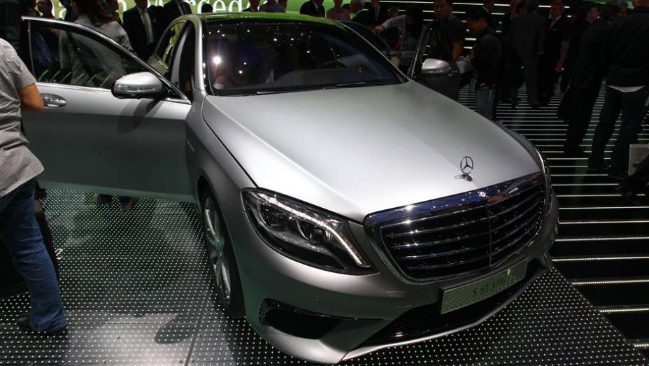 Mercedes-Benz S63 AMG | <a href="https://beta-develop.quatrorodas.abril.com.br/saloes/frankfurt/2013/mercedes-benz-s63-amg-751703.shtml" rel="migration">Leia mais</a>