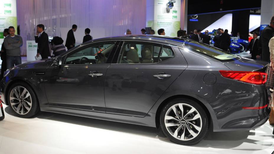 Kia Optima | <a href="https://beta-develop.quatrorodas.abril.com.br/saloes/frankfurt/2013/kia-optima-europeu-753577.shtml" rel="migration">Leia mais</a> Kia Optima | <a href="https://beta-develop.quatrorodas.abril.com.br/saloes/frankfurt/2013/kia-optima-europeu-753577.shtml" rel="migration">Leia mais</a>