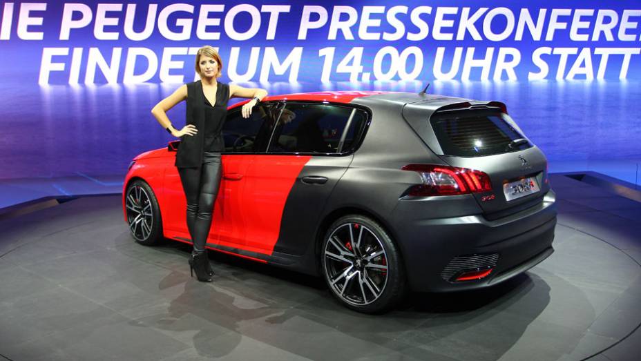 Veja as belas garotas do Sal&atilde;o de Frankfurt 2013 e confira os lan&ccedil;amentos | <a href="https://beta-develop.quatrorodas.abril.com.br/galerias/saloes/frankfurt/2013/direto-frankfurt-2013-1-753497.shtml" rel="migration">Direto de Frankfurt 2013 - parte 1</a> | <a href="https://quatrorodas" rel="migration"></a>