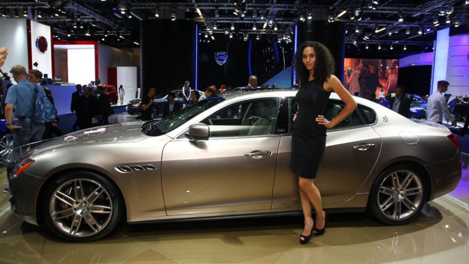 Veja as belas garotas do Sal&atilde;o de Frankfurt 2013 e confira os lan&ccedil;amentos | <a href="https://beta-develop.quatrorodas.abril.com.br/galerias/saloes/frankfurt/2013/direto-frankfurt-2013-1-753497.shtml" rel="migration">Direto de Frankfurt 2013 - parte 1</a> | <a href="https://quatrorodas" rel="migration"></a>