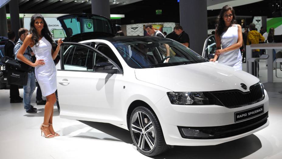 Veja as belas garotas do Sal&atilde;o de Frankfurt 2013 e confira os lan&ccedil;amentos | <a href="https://beta-develop.quatrorodas.abril.com.br/galerias/saloes/frankfurt/2013/direto-frankfurt-2013-1-753497.shtml" rel="migration">Direto de Frankfurt 2013 - parte 1</a> | <a href="https://quatrorodas" rel="migration"></a>