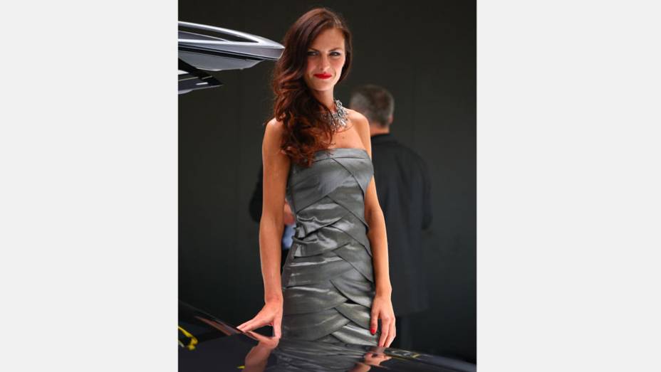 Veja as belas garotas do Sal&atilde;o de Frankfurt 2013 e confira os lan&ccedil;amentos | <a href="https://beta-develop.quatrorodas.abril.com.br/galerias/saloes/frankfurt/2013/direto-frankfurt-2013-1-753497.shtml" rel="migration">Direto de Frankfurt 2013 - parte 1</a> | <a href="https://quatrorodas" rel="migration"></a>