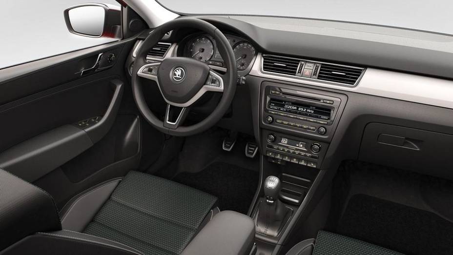 Em termos de seguran&ccedil;a, o novo Skoda Rapid Spaceback vem com airbags frontais, laterais e de cabe&ccedil;a, freios ABS, cintos de seguran&ccedil;a de tr&ecirc;s pontos e apoios de cabe&ccedil;a regul&aacute;veis em altura | <a href="https://beta-develop.quatrorodas.abril.com.br/saloes/frankfurt/2013/sk" rel="migration"></a>