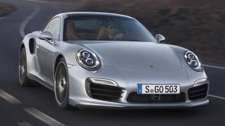 As aguardadas versões nervosas do novo 911, enfim, mostraram a cara | <a href="https://beta-develop.quatrorodas.abril.com.br/saloes/frankfurt/2013/porsche-911-turbo-911-turbo-s-753232.shtml" rel="migration">Leia mais</a>