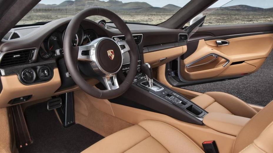 Os pre&ccedil;os do novo 911 Turbo come&ccedil;am em 162.055 euros na vers&atilde;o Turbo e 195.256 euros na Turbo S | <a href="https://beta-develop.quatrorodas.abril.com.br/saloes/frankfurt/2013/porsche-911-turbo-911-turbo-s-753232.shtml" rel="migration">Leia mais</a>