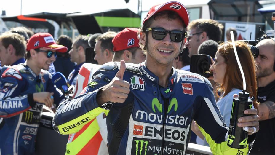 Valentino Rossi ficou com o terceiro melhor tempo deste sábado (14) | <a href="https://beta-develop.quatrorodas.abril.com.br/moto/noticias/motogp-marquez-conquista-pole-misano-754099.shtml" rel="migration">Leia mais</a>