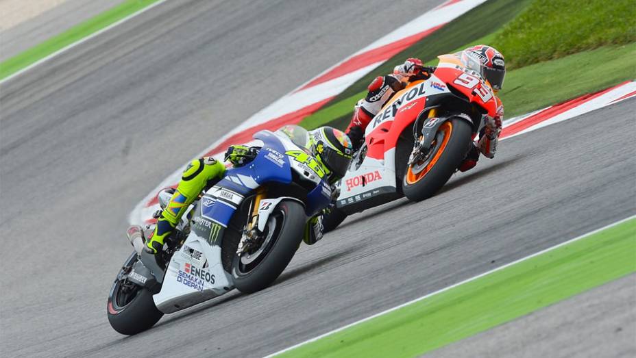 Valentino Rossi cruzou a linha de chegada na quarta posição | <a href="https://beta-develop.quatrorodas.abril.com.br/moto/noticias/motogp-lorenzo-triunfa-misano-754124.shtml" rel="migration">Leia mais</a>