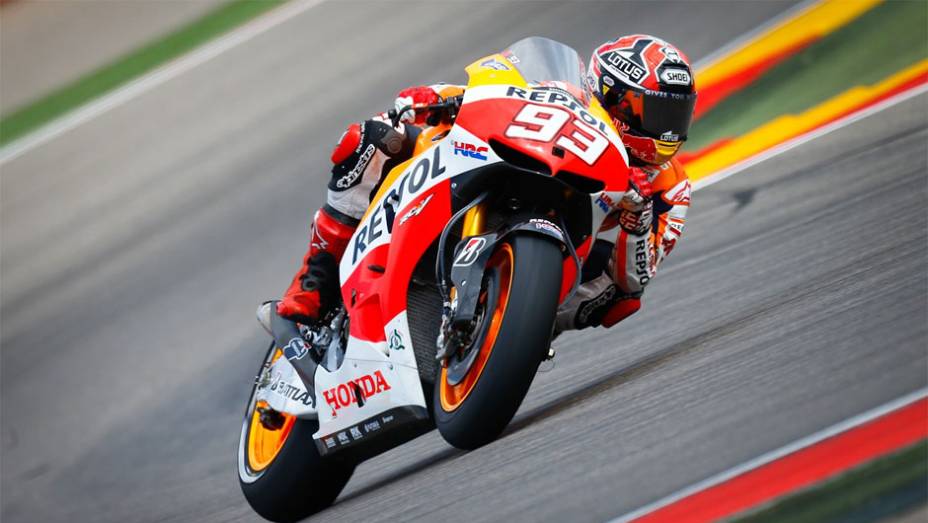 Mais uma vez, Marc Márquez (Repsol Honda Team) lidera os treinos livres de sexta-feira | <a href="https://beta-develop.quatrorodas.abril.com.br/moto/noticias/motogp-marquez-lidera-sexta-feira-aragon-755443.shtml" rel="migration">Leia mais</a>