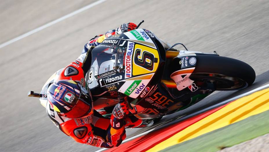 Stefan Bradl (LCR Honda MotoGP) foi a surpresa do dia, com o segundo melhor tempo | <a href="https://beta-develop.quatrorodas.abril.com.br/moto/noticias/motogp-marquez-lidera-sexta-feira-aragon-755443.shtml" rel="migration">Leia mais</a>