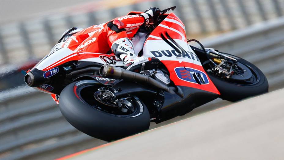 Andrea Dovizioso levou a Ducati ao oitavo lugar nesta sexta | <a href="https://beta-develop.quatrorodas.abril.com.br/moto/noticias/motogp-marquez-lidera-sexta-feira-aragon-755443.shtml" rel="migration">Leia mais</a>