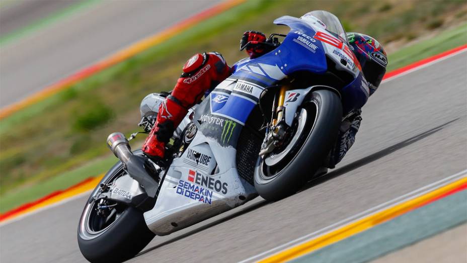 Jorge Lorenzo ficou com o segundo tempo, a apenas 10 mil&eacute;simos de M&aacute;rquez | <a href="https://beta-develop.quatrorodas.abril.com.br/moto/noticias/motogp-marquez-garante-pole-aragon-755537.shtml" rel="migration">Leia mais</a>
