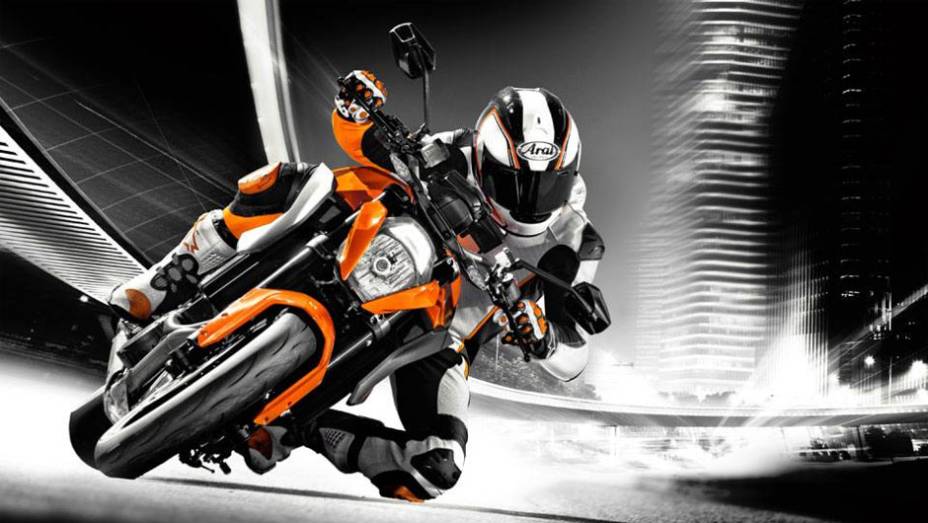 O motor V-Twin a 75° de 1301 cc veio da esportiva RC8 R | <a href="https://beta-develop.quatrorodas.abril.com.br/moto/noticias/ktm-revela-1290-super-duke-r-2014-755875.shtml" rel="migration">Leia mais</a>