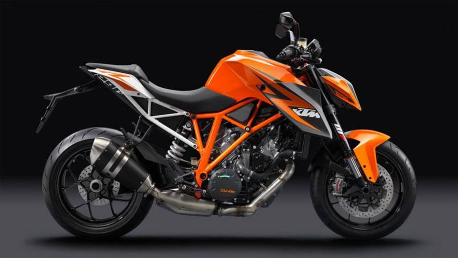 Pesando 189 kg, já em ordem de marcha, não é de se estranhar que a 1290 Super Duke R faz de o 0 a 200 km/h em apenas 7,2 segundos | <a href="https://beta-develop.quatrorodas.abril.com.br/moto/noticias/ktm-revela-1290-super-duke-r-2014-755875.shtml" rel="migration">Leia mais</a>