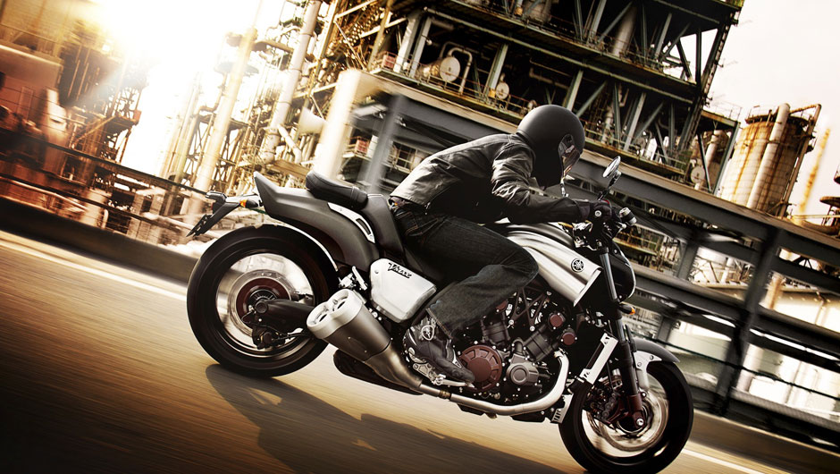 Sua pot&ecirc;ncia m&aacute;xima &eacute; de 200 cavalos a 9.000 rpm | <a href="https://beta-develop.quatrorodas.abril.com.br/moto/noticias/tmax-destaque-yamaha-salao-duas-rodas-756402.shtml" rel="migration">Leia mais</a>