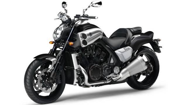 A VMax está equipada com freios a disco nas rodas dianteira e traseira | <a href="https://beta-develop.quatrorodas.abril.com.br/moto/noticias/tmax-destaque-yamaha-salao-duas-rodas-756402.shtml" rel="migration">Leia mais</a> A VMax está equipada com freios a disco nas rodas dianteira e traseira | <a href="https://beta-develop.quatrorodas.abril.com.br/moto/noticias/tmax-destaque-yamaha-salao-duas-rodas-756402.shtml" rel="migration">Leia mais</a>