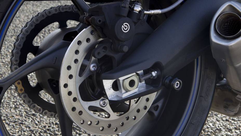 Freios ABS como itens de s&eacute;rie | <a href="https://beta-develop.quatrorodas.abril.com.br/moto/noticias/triumph-daytona-675-chega-r-41-900-781670.shtml" rel="migration">Leia mais</a>