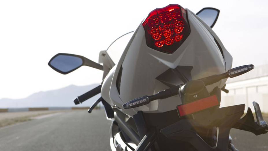 Triumph Daytona 675 | <a href="https://beta-develop.quatrorodas.abril.com.br/moto/noticias/triumph-daytona-675-chega-r-41-900-781670.shtml" rel="migration">Leia mais</a> Triumph Daytona 675 | <a href="https://beta-develop.quatrorodas.abril.com.br/moto/noticias/triumph-daytona-675-chega-r-41-900-781670.shtml" rel="migration">Leia mais</a>