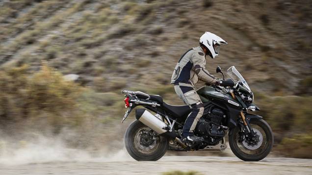 Motor de 1215 cc entrega 137 cavalos de potência a 9300 rpm | <a href="https://beta-develop.quatrorodas.abril.com.br/moto/noticias/triumph-revela-lancamentos-salao-duas-rodas-756393.shtml" rel="migration">Leia mais</a> Motor de 1215 cc entrega 137 cavalos de potência a 9300 rpm | <a href="https://beta-develop.quatrorodas.abril.com.br/moto/noticias/triumph-revela-lancamentos-salao-duas-rodas-756393.shtml" rel="migration">Leia mais</a>
