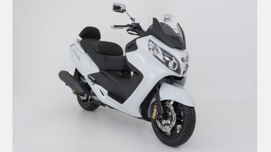 Dafra lança Maxsym 400i no Salão Duas Rodas 2013 | <a href="https://beta-develop.quatrorodas.abril.com.br/moto/noticias/dafra-apresenta-novos-modelos-salao-duas-rodas-756438.shtml" rel="migration">Leia mais</a>