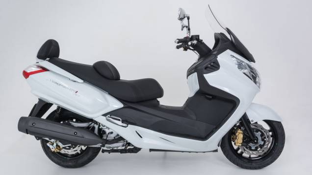 Modelo est&aacute; equipado com rodas aro de 15 e 14 polegadas | <a href="https://beta-develop.quatrorodas.abril.com.br/moto/noticias/dafra-apresenta-novos-modelos-salao-duas-rodas-756438.shtml" rel="migration">Leia mais</a>