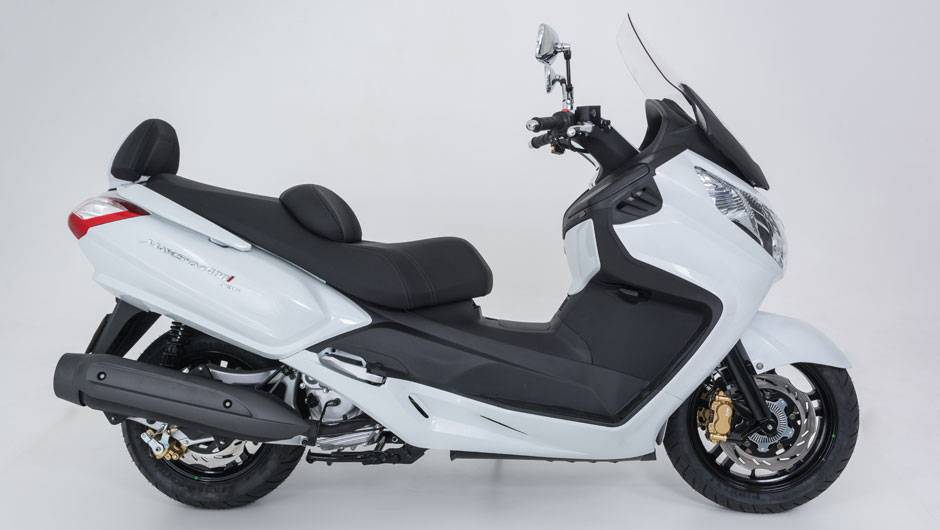 Modelo está equipado com rodas aro de 15 e 14 polegadas | <a href="https://beta-develop.quatrorodas.abril.com.br/moto/noticias/dafra-apresenta-novos-modelos-salao-duas-rodas-756438.shtml" rel="migration">Leia mais</a> Modelo está equipado com rodas aro de 15 e 14 polegadas | <a href="https://beta-develop.quatrorodas.abril.com.br/moto/noticias/dafra-apresenta-novos-modelos-salao-duas-rodas-756438.shtml" rel="migration">Leia mais</a>