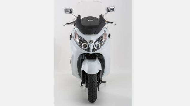 Os far&oacute;is duplos e as lanternas em LED valorizam o conjunto e aumentam a capacidade de ilumina&ccedil;&atilde;o e a seguran&ccedil;a | <a href="https://beta-develop.quatrorodas.abril.com.br/moto/noticias/dafra-apresenta-novos-modelos-salao-duas-rodas-756438.shtml" rel="migration">Leia mais</a>