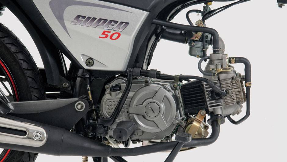 Segundo a Dafra, o motor de 49,5 cm&sup3; e 3,2 cavalos de pot&ecirc;ncia faz 50 km com apenas um litro de combust&iacute;vel. Moto j&aacute; est&aacute; nas concession&aacute;rias por R$ 3.990,00 | <a href="https://beta-develop.quatrorodas.abril.com.br/moto/noticias/dafra-apresenta-novos-modelos-salao-dua" rel="migration"></a>