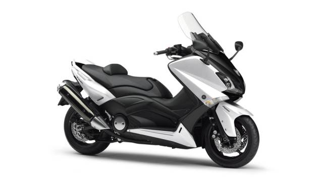Yamaha TMax foi destaque no estande da marca japonesa no Salão Duas Rodas 2013 | <a href="https://beta-develop.quatrorodas.abril.com.br/moto/noticias/tmax-destaque-yamaha-salao-duas-rodas-756402.shtml" rel="migration">Leia mais</a> Yamaha TMax foi destaque no estande da marca japonesa no Salão Duas Rodas 2013 | <a href="https://beta-develop.quatrorodas.abril.com.br/moto/noticias/tmax-destaque-yamaha-salao-duas-rodas-756402.shtml" rel="migration">Leia mais</a>