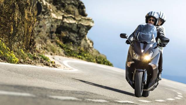 A nova Yamaha TMax, que será importada da Itália e está disponível nas cores cinza fosco e branco perolizado, é de R$ 42.500,00 | <a href="https://beta-develop.quatrorodas.abril.com.br/moto/noticias/tmax-destaque-yamaha-salao-duas-rodas-756402.shtml" rel="migration">Leia mais</a> A nova Yamaha TMax, que será importada da Itália e está disponível nas cores cinza fosco e branco perolizado, é de R$ 42.500,00 | <a href="https://beta-develop.quatrorodas.abril.com.br/moto/noticias/tmax-destaque-yamaha-salao-duas-rodas-756402.shtml" rel="migration">Leia mais</a>